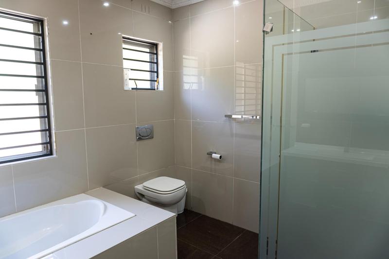 6 Bedroom Property for Sale in Plattekloof Western Cape